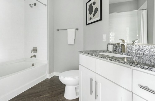 Chapel Hill Apartamento | Modern Apartment in Prime Location (ID9029X82)