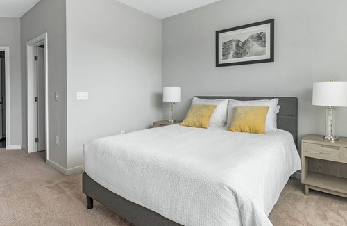 Chapel Hill Apartamento | Modern Apartment in Prime Location (ID9029X82)