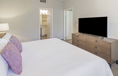 Fort Worth Apartamento | Modern Apartment in Prime Location (ID8657X03)