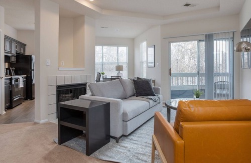 Woodland Hills Apartamento | Modern Apartment in Prime Location (ID1735X20)