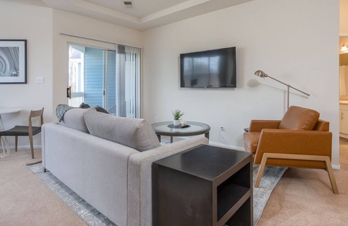Woodland Hills Apartamento | Modern Apartment in Prime Location (ID1735X20)