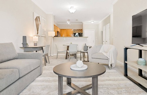 Greensboro Apartamento | Modern Apartment in Prime Location (ID5864X01)
