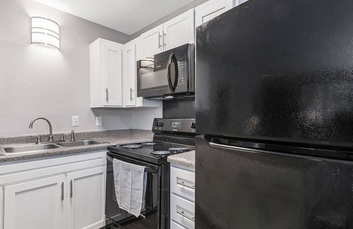 Greensboro Apartamento | Modern Apartment in Prime Location (ID1170X559)