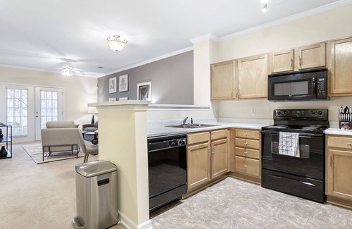 Greensboro Apartamento | Modern Apartment in Prime Location (ID9150X02)