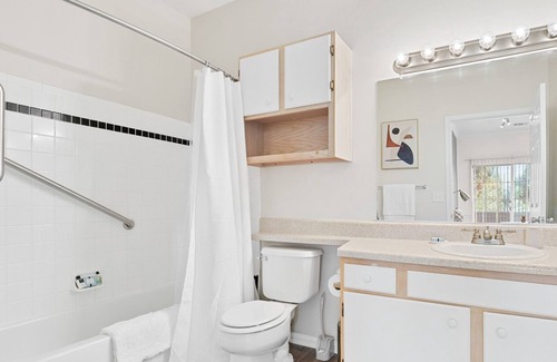 Jamestown Apartamento | Modern Apartment in Prime Location (ID8541X05)