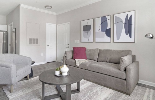 Raleigh Apartamento | Modern Apartment in Prime Location (ID1210X206)