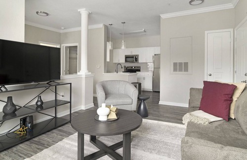 Raleigh Apartamento | Modern Apartment in Prime Location (ID1210X206)