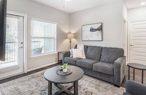 Stone Oak Apartamento | Modern Apartment in Prime Location (ID7293)