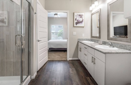 Stone Oak Apartamento | Modern Apartment in Prime Location (ID7293)