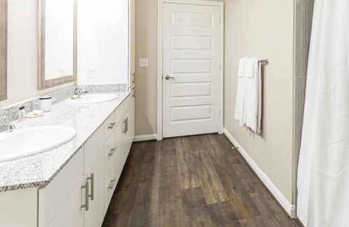 Stone Oak Apartamento | Modern Apartment in Prime Location (ID6031X46)