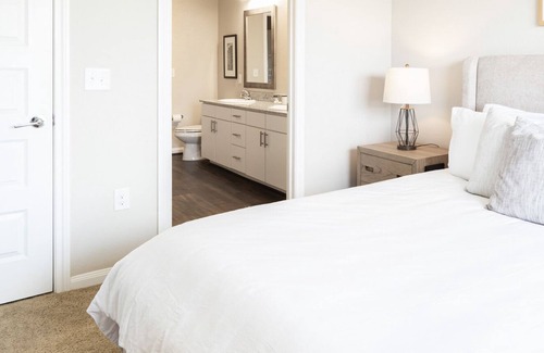 Stone Oak Apartamento | Modern Apartment in Prime Location (ID6031X46)