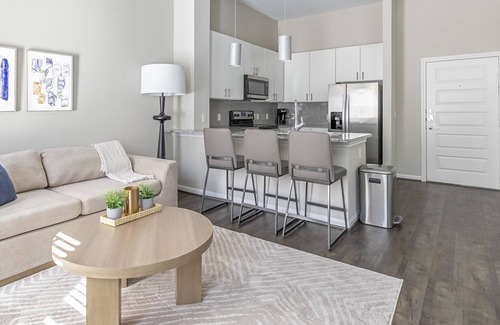 Stone Oak Apartamento | Modern Apartment in Prime Location (ID8966X34)