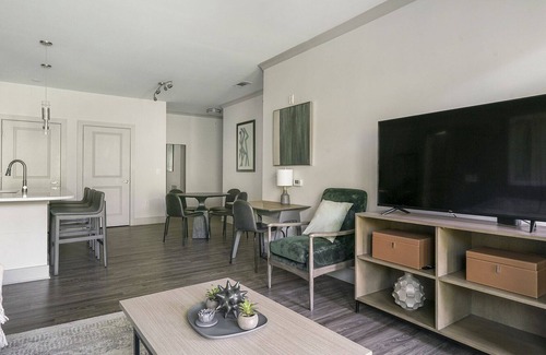 Short Pump Apartamento | Modern Apartment in Prime Location (ID6167X30)