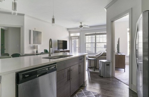 Short Pump Apartamento | Modern Apartment in Prime Location (ID6167X30)