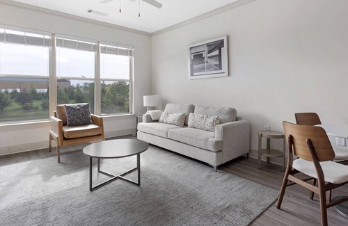 Short Pump Apartamento | Modern Apartment in Prime Location (ID5286X10)
