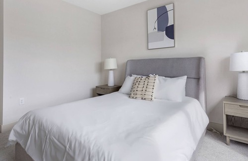 Short Pump Apartamento | Modern Apartment in Prime Location (ID5286X10)