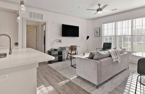 Short Pump Apartamento | Modern Apartment in Prime Location (ID4420X29)