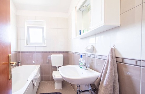 Viskovo Apartamento | Apartamento moderno en Viškovo con balcón