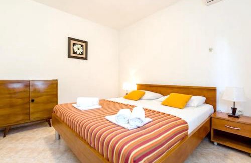 Zavala Apartamento | Modern apartment in Zavala, 50 m² with free parking.