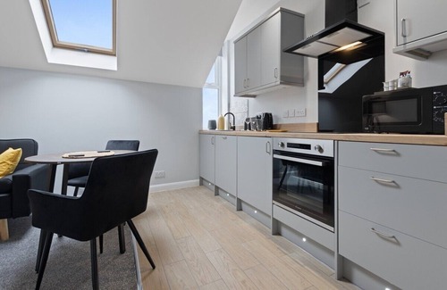 Mapperley Condominio | Modern Apartment King Room |Free Parking| Suite 9