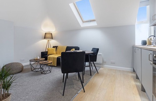 Mapperley Condominio | Modern Apartment King Room |Free Parking| Suite 9