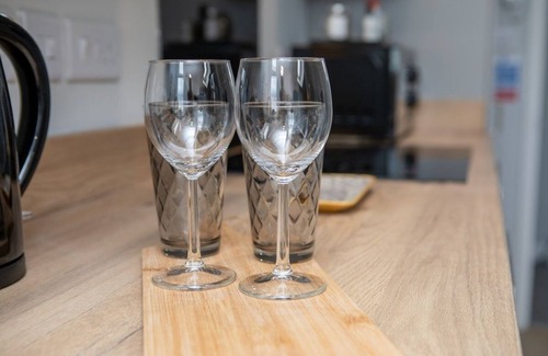 Mapperley Condominio | Modern Apartment King Room |Free Parking| Suite 9
