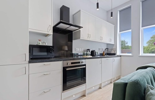 Mapperley Condominio | Modern Apartment| King Bed| Free Parking |Suite 6