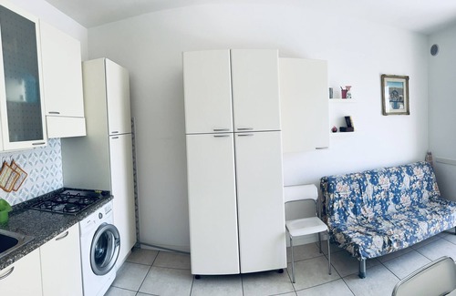 Faro Apartamento | Modern Apartment Near the Beach in Jesolo, Italy
