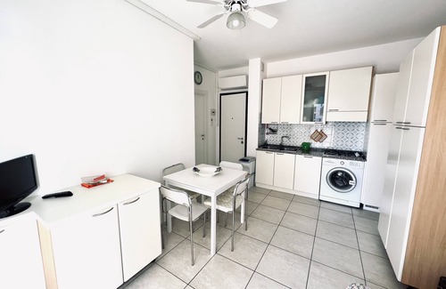 Faro Apartamento | Modern Apartment Near the Beach in Jesolo, Italy
