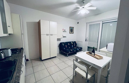 Faro Apartamento | Modern Apartment Near the Beach in Jesolo, Italy