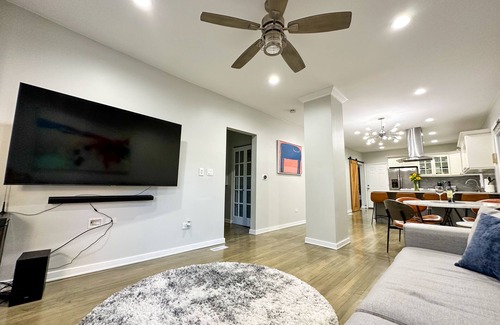 Edgewater Apartamento | Modern Apartment on Quiet Street in Andersonville