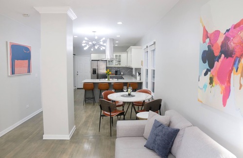 Edgewater Apartamento | Modern Apartment on Quiet Street in Andersonville