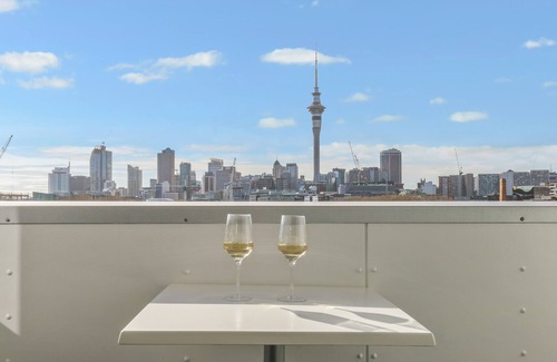 Auckland Central Business District Apartamento | Modern apartment overlooking Victoria Park with Aircon and Carpark