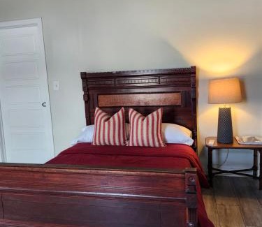Elloree Apartamento | Modern apartment overlooking a Historic Downtown