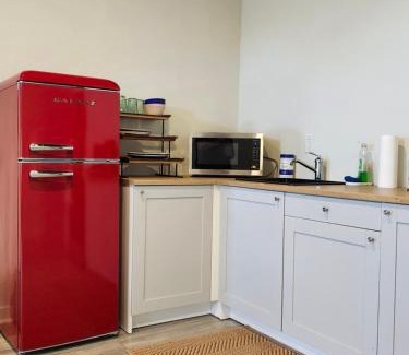 Elloree Apartamento | Modern apartment overlooking a Historic Downtown