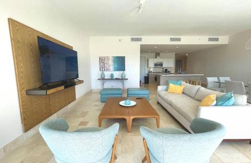 Playa Blanca Apartamento | Modern Apartment - Steps to Puntarena Beach Club & Shops - Marina Overlook - Sleeps 10