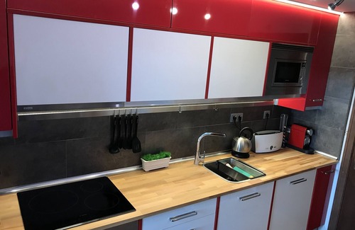 Costa Esuri Apartamento | Apartamento moderno con balcón y azotea con vistas panorámicas