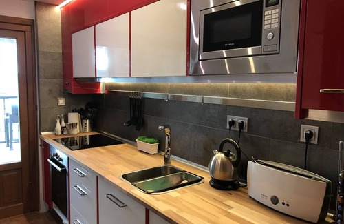 Costa Esuri Apartamento | Apartamento moderno con balcón y azotea con vistas panorámicas