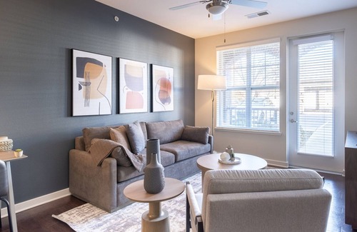 Mountain Brook Apartamento | Modern Apartment in Prime Location (ID5548X77)