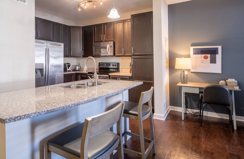 Mountain Brook Apartamento | Modern Apartment in Prime Location (ID5548X77)