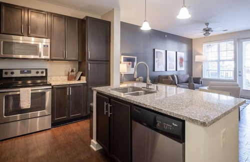 Mountain Brook Apartamento | Modern Apartment in Prime Location (ID5548X77)