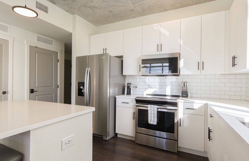 St. Petersburg - Clearwater Apartamento | Modern Apartment in Prime Location (ID8503X97)