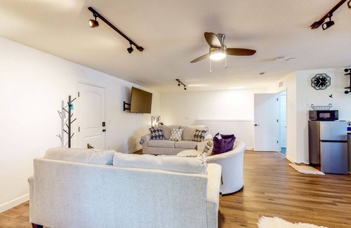 Winter Park Apartamento | Modern apartment with enclosed yard, central AC, & kitchenette - dog-friendly