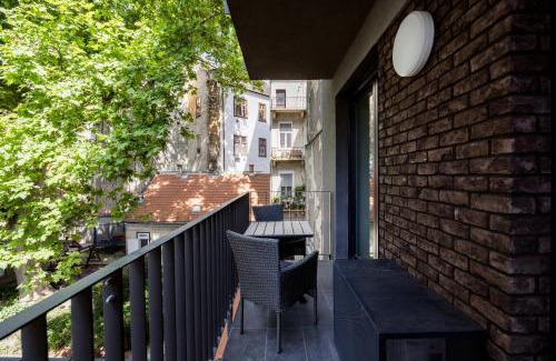 Nepszinhaz negyed Apartamento | Modern Apartment with Balcony and Parking