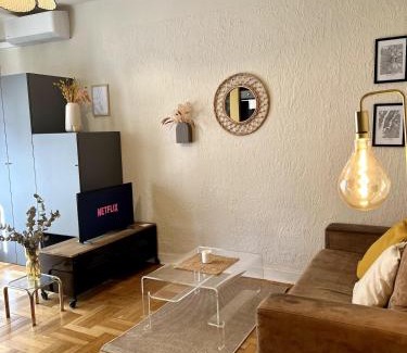 Saint-Sylvestre Apartamento | Modern apartment with balcony and AC walk to tramway near center