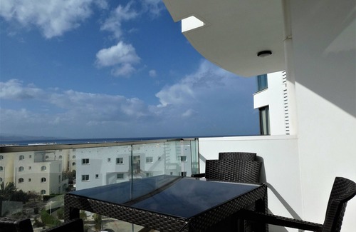 Ghaziveran Apartamento | apartamento moderno con vistas al mar y montaña