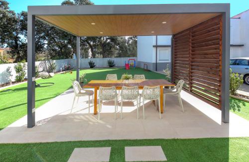 Fatima Apartamento | Modern Apartment With Garden
