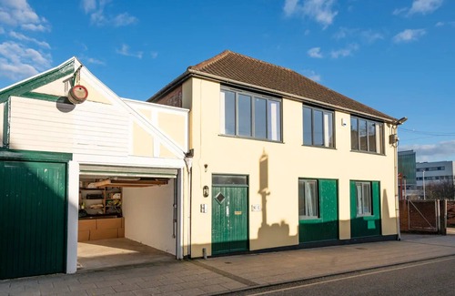 Ipswich Apartamento | Modern Apartment with Private Courtyard Garden near the Waterfront, Ipswich