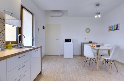 Vinkuran Apartamento | Moderno apartamento con acceso al balcón con vistas al mar