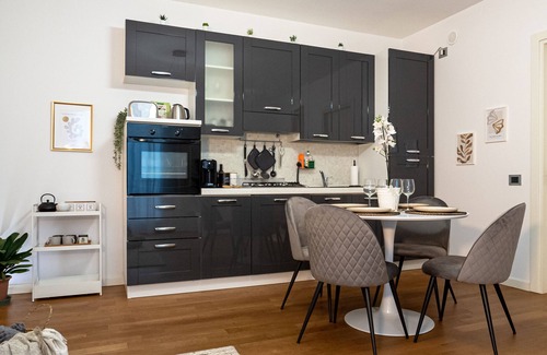 Mantua Apartamento | Modern apartment with private park - Maison Blanche